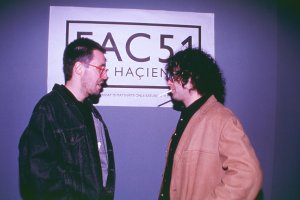 The no-nonsense Rob Gretton (Paddy Considine) and unconventional producer Martin Hannett (Andy Serkis) in 24 Hour Party People